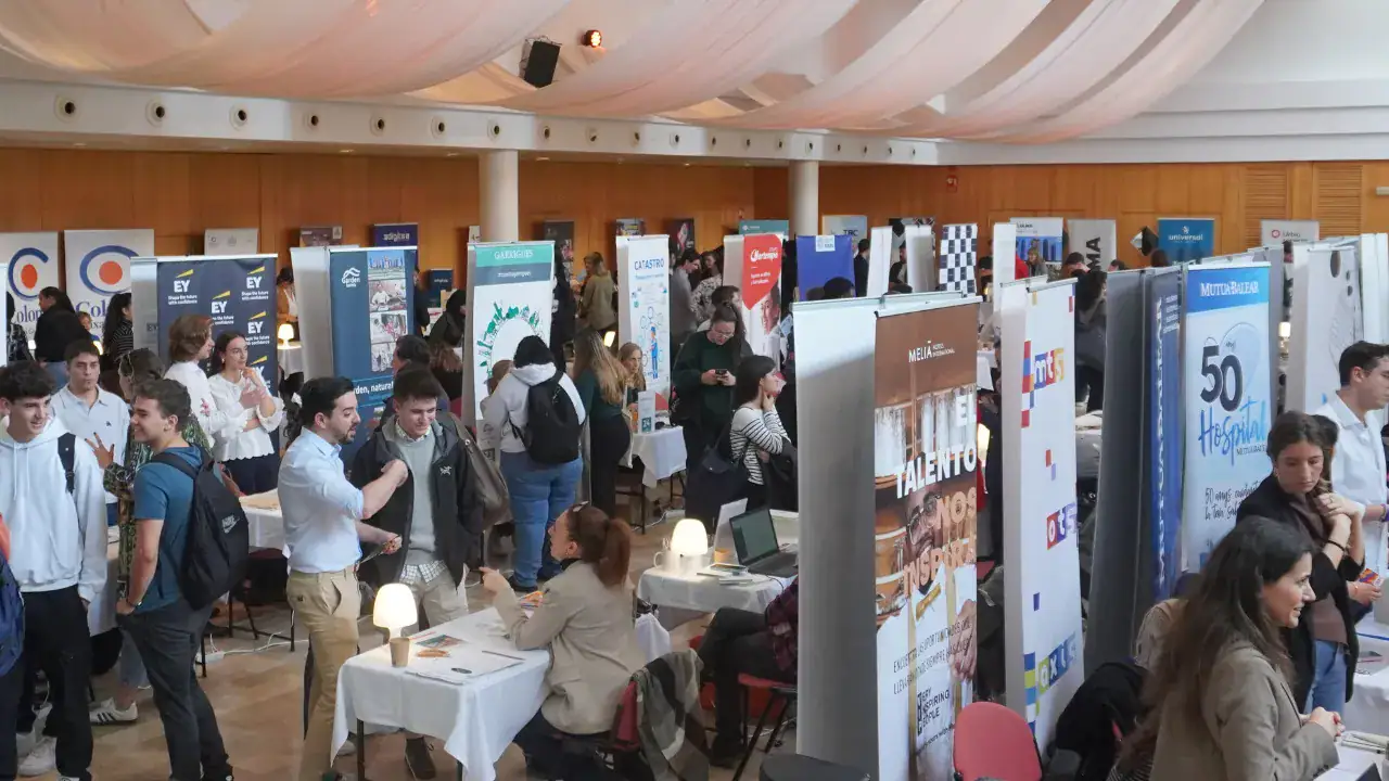 3digits apuesta por el talento joven en el Job Day UIB 2025 3digits apuesta por el talento joven en el Job Day UIB 2025