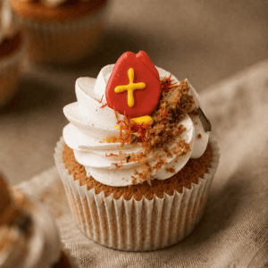 sinterklaas cupcake met rode mijter