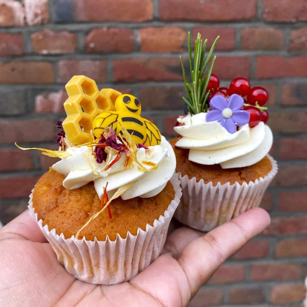 cupcake-happy-bee-1