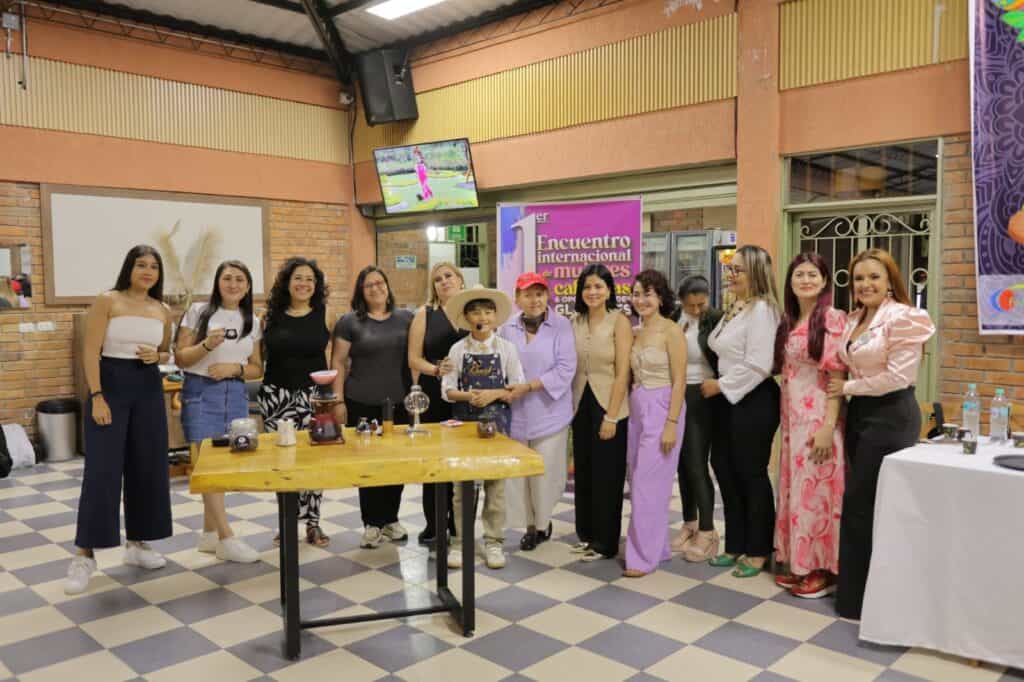 Mujeres cafetaleras en Pitalito participan en el Primer Encuentro Mundial, promoviendo diálogo, visibilidad y transformación en el sector cafetero.