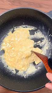 scramble eggs