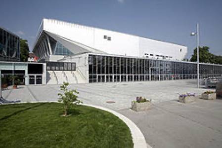 Wiener Stadthalle Aussen” style=
