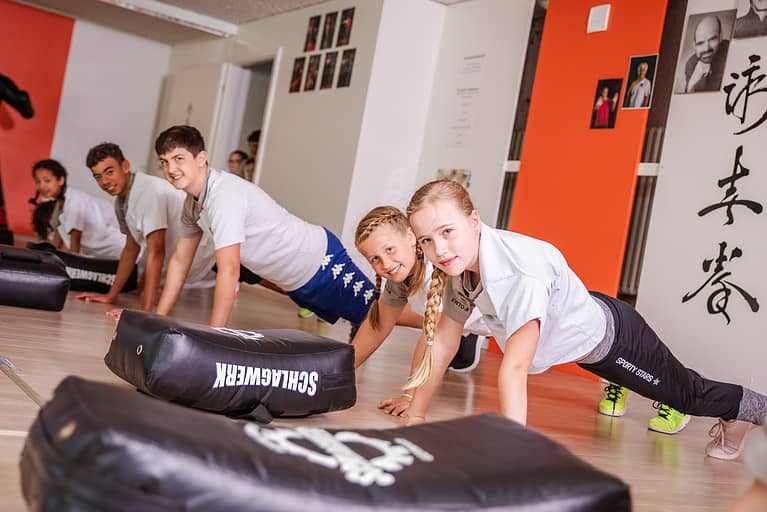 KAMPFKUNST UND SELBSTVERTEIDIGUNG