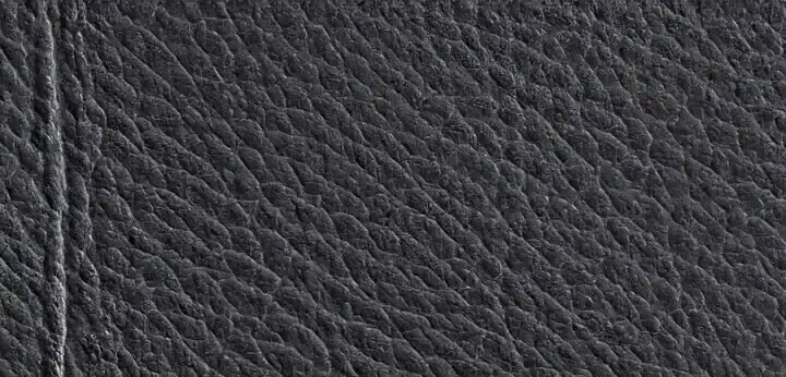 Leather note – smoky depth and sensual texture
