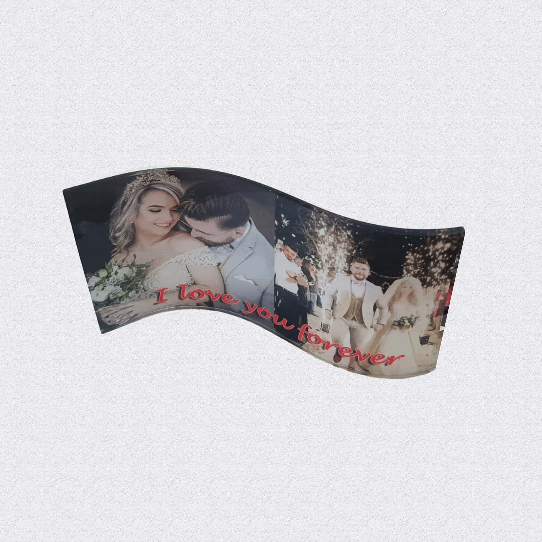 אקרילי שקוף עם  בצורה גלית בעיצוב אישי