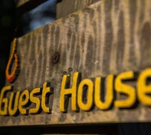 שלטים מעוצבים לבית