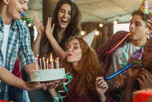 איך יודעים מהי מתנת יום הולדת לבן זוג המתאימה ביותר? יום ההולדת  ממש מעבר לפינה וזה הזמן להתחיל לתכנן מה לקנות לבן הזוג לאירוע המיוחד הזה.