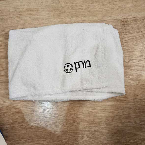 רקמה על מגבת