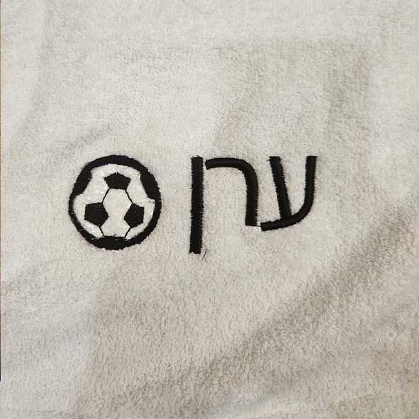 רקמה על מגבת