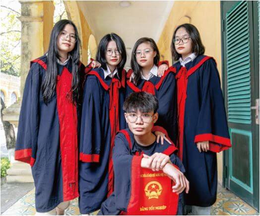 ベトナムの卒業式の写真