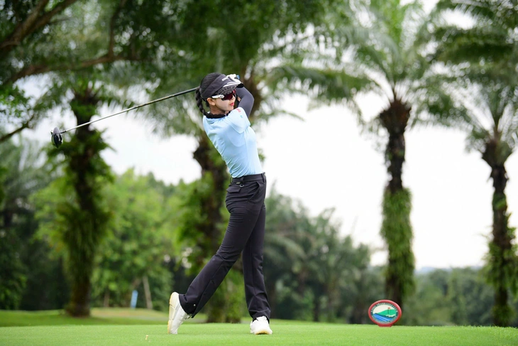 ベトナムの女性ゴルファー