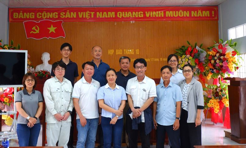 カントー大学プロジェクトスタッフとの集合写真