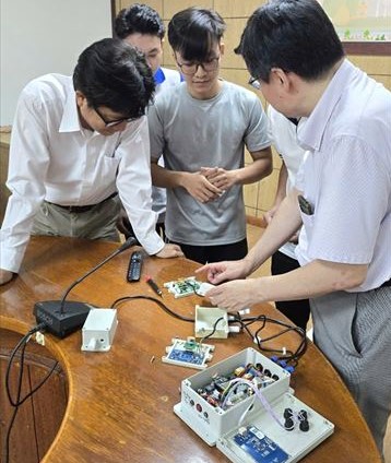 カントー大学での共同研究の様子