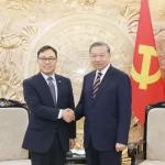 ベトナムのトー・ラム書記長と韓国のチェ・ヨンサム大使