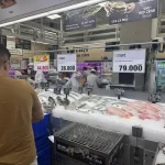 ベトナム国内のスーパーマーケットで販売される水産物