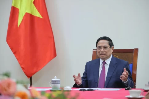 フン・マネット首相と電話会談する