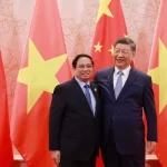 会談するベトナムのファム・ミン・チン首相と中国の習近平国家主席