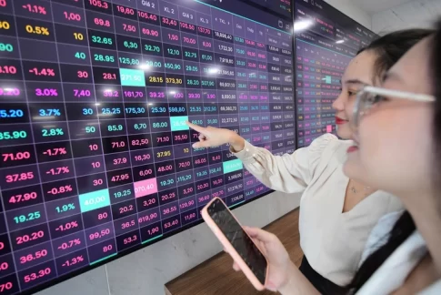 ベトナムの株価を示す電光掲示板