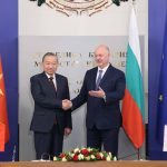 ベトナムのトー・ラム書記長とブルガリアのロセン・ジェリャズコフ首相