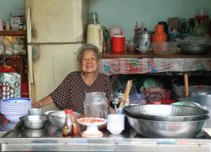 娘の店を引き継いだ90歳の女性