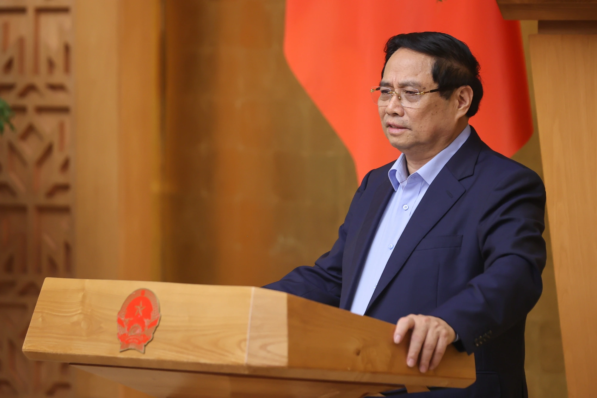 会議に出席したファン・ミン・チン首相