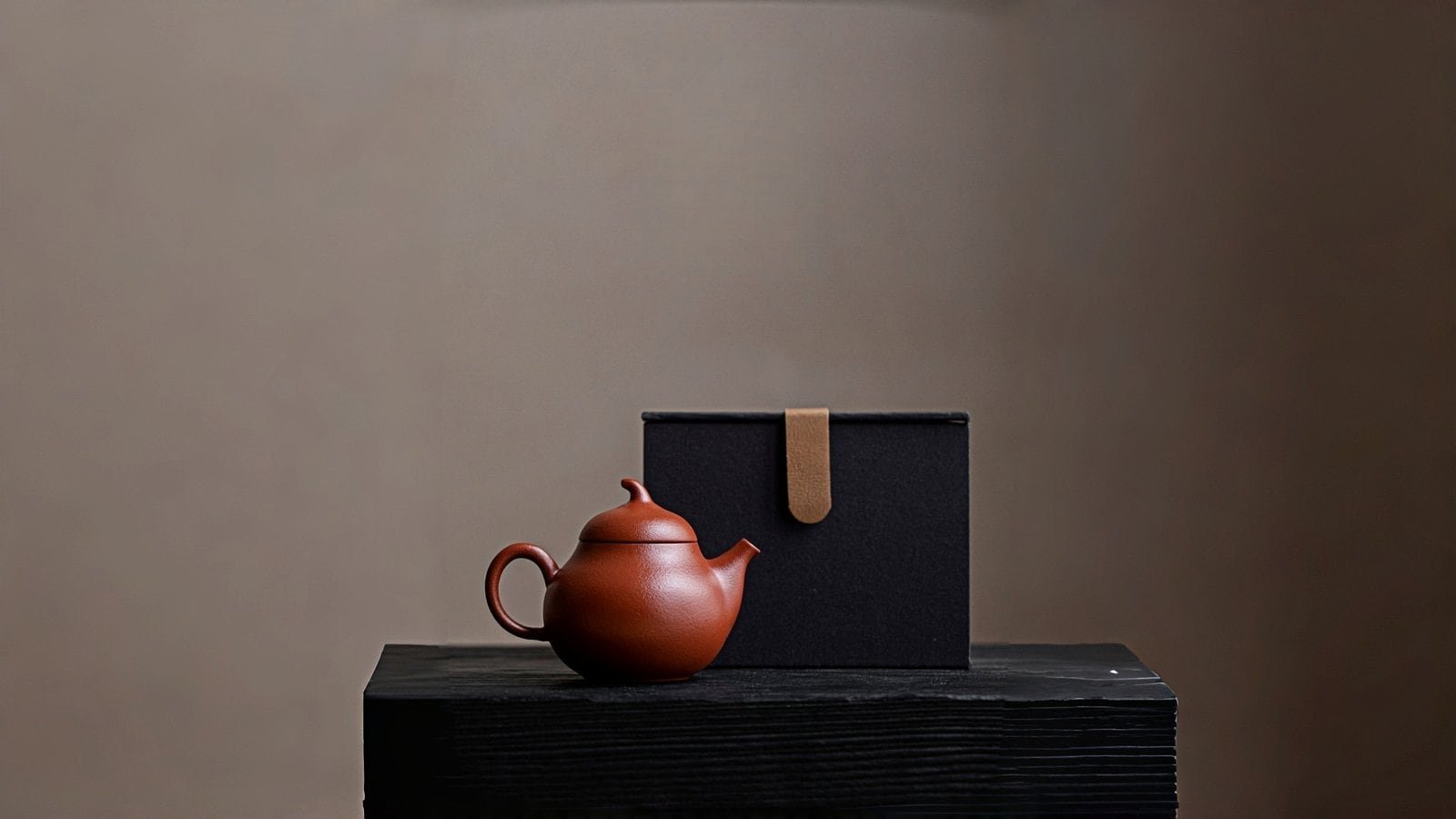 čajová souprava s filtrem ve tvaru včelí plástve