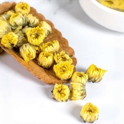 dried chrysanthemum buds