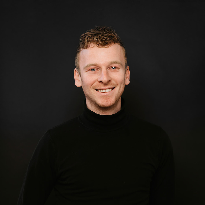 Portretfoto van medewerker servicebureau Tim van Ruller.