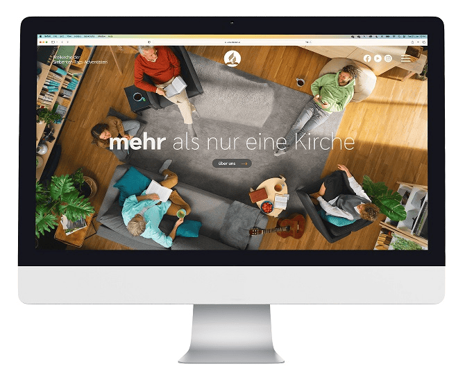 Vielfältige kirchliche Angebote und Veranstaltungen, modern gestaltet mit einem einladenden Gemeinschaftsraum für Begegnungen und Glaubensentwicklung.
