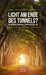 Verborgener Tunnel aus Bäumen mit Sonnenlicht, Symbol für spirituelle Suche und tiefe Erkenntnisse.