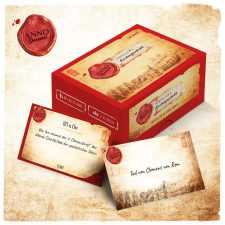 Szenenbild des Spiels "Ausgabe Kirchengeschichte" von Advent-Verlag mit antikem Design, Spielkarten und historischem Thema für Familien und Kirchenspiel.