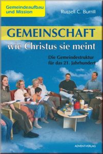 Gemeinschaftsbild einer modernen Kirchengemeinde, die sich auf das 21. Jahrhundert vorbereitet, mit Musik und Kids, passend für christliche Bildungs- und Gemeindeaufbau Bücher.