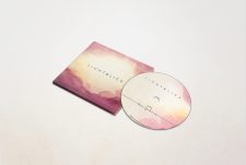 Sanfte Wasserfarb-Designs auf CD und Schuber, Lichtblick inspirierende Musik, atmosphärische Klänge, spiritualle Musik, Entspannung, meditative Melodien, kreative Gestaltung, beruhigende Atmosphäre, Natur inspiriert, hochwertige Meditation-Musik.