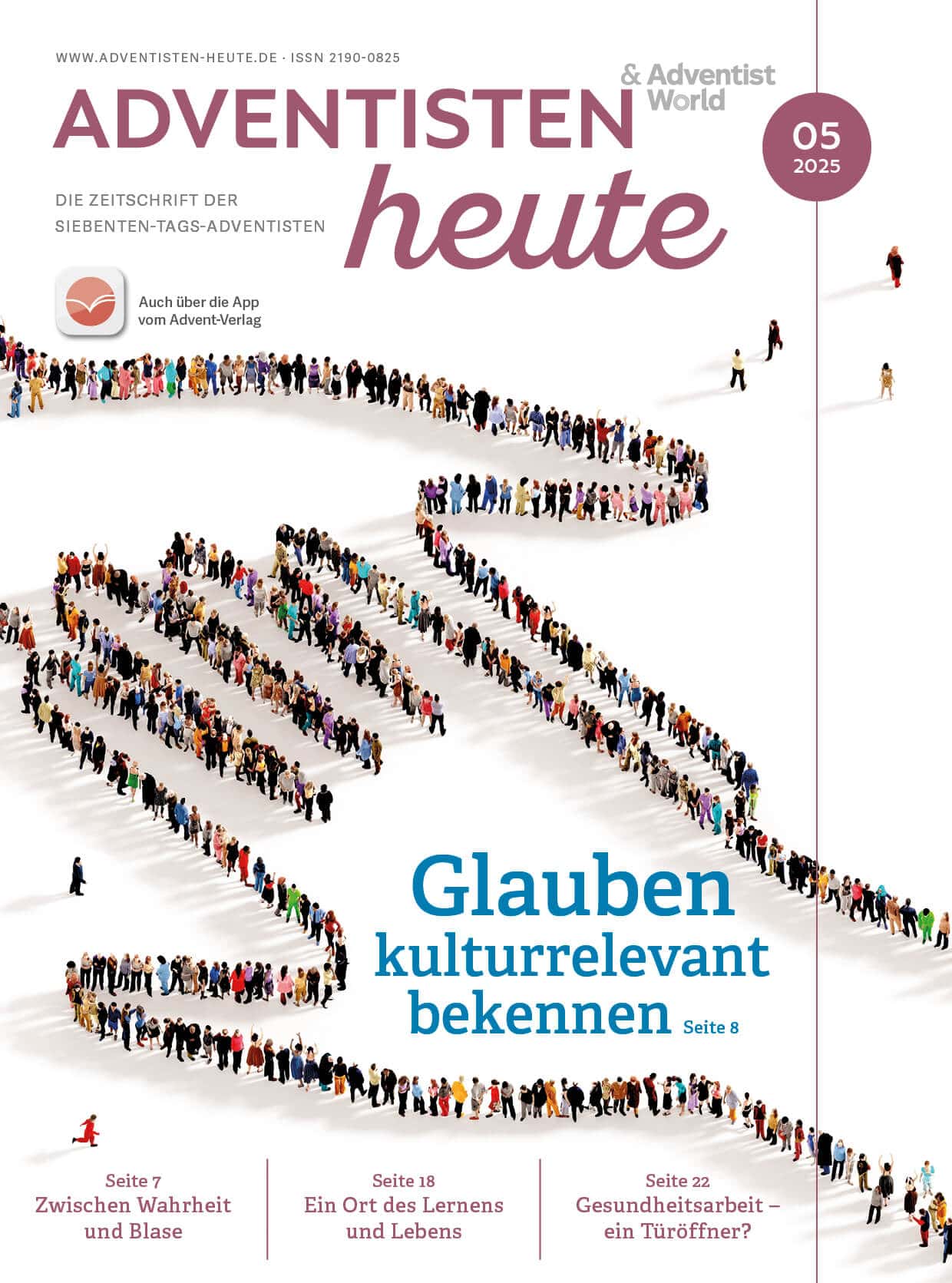 Vielfältige Menschenmenge in einer Schlange, symbolisiert Gemeinschaft und Glaube bei Advent-Verlag.
