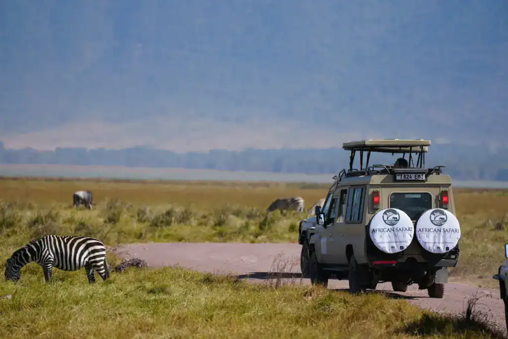 4x4 conduciendo al cráter del ngorongoro