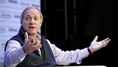 Read more about the article Ray Dalio Warns: 60% of American Workers Are Being Left Behind | AiF News Bites
