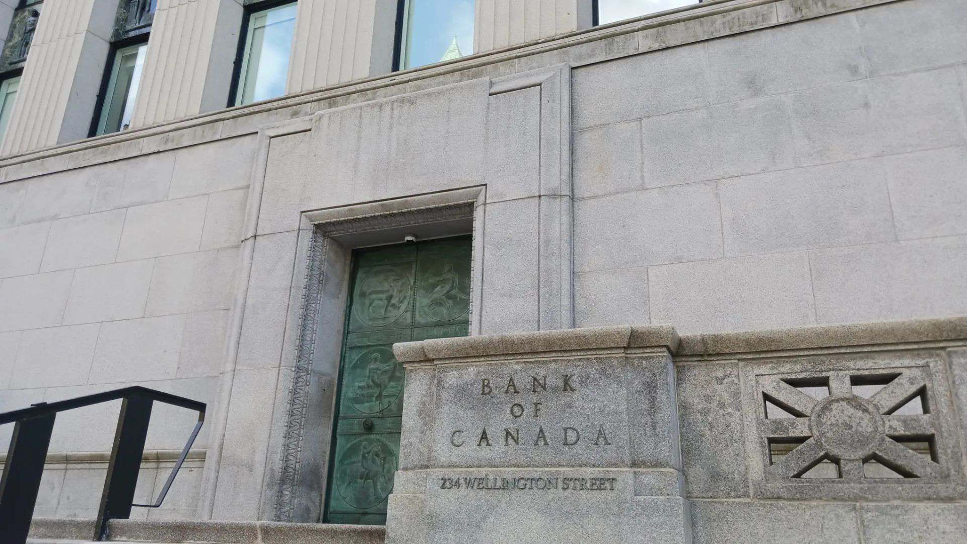 Read more about the article Bank of Canada Cuts Policy Rate to 2.25% Amid Slow Growth and Cooling Inflation | AiF News Bites