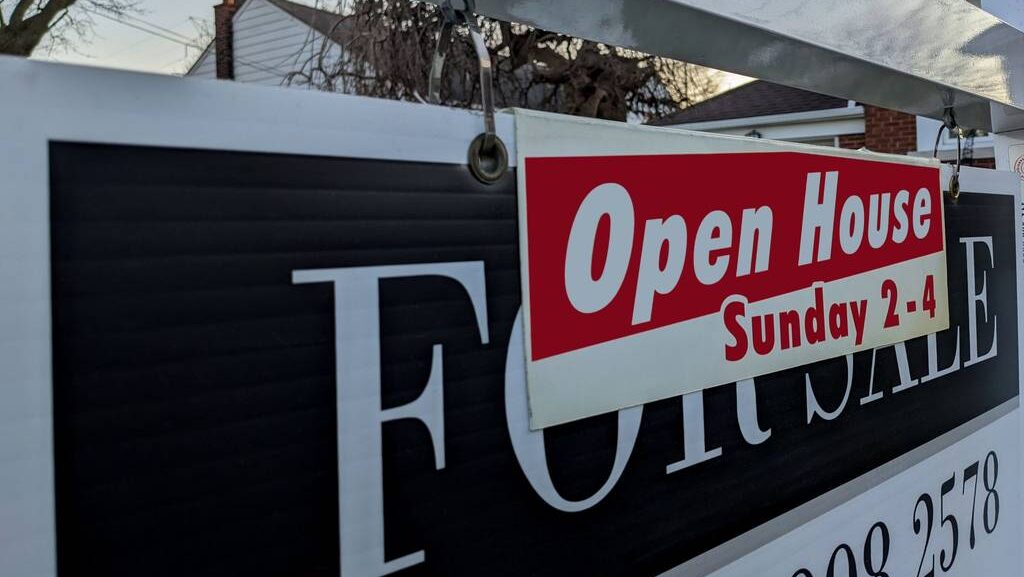 Read more about the article Toronto Housing Crisis: Mortgage Payments Hit 110% of Median Income, Report Says | AiF News Bites