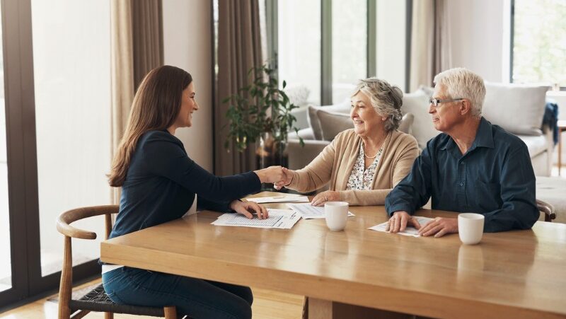 Read more about the article Manulife Survey: Over Half of Early Retirees Quit Involuntarily at Age 56 | AiF News Bites