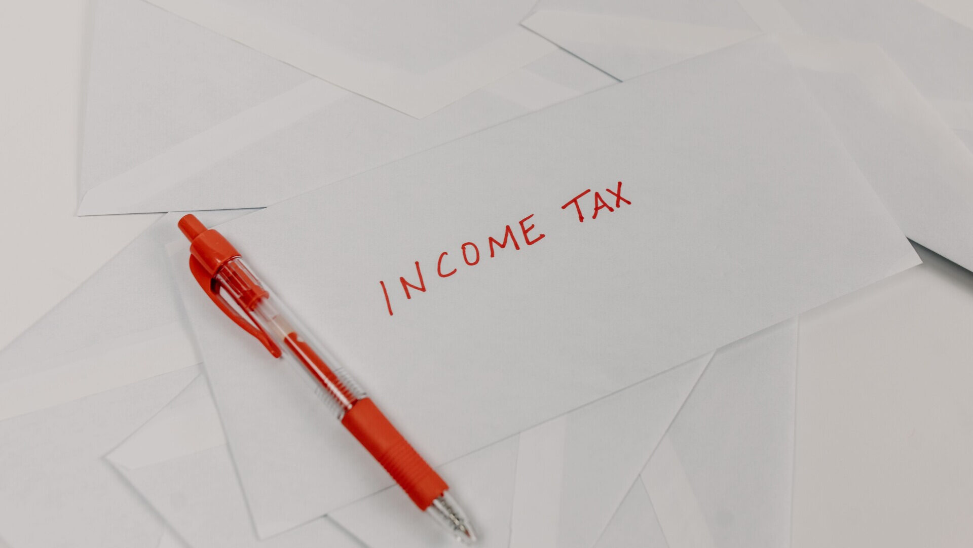 Read more about the article TFSA and RRSP Can Work Together: How Income Changes May Create Long-Term Tax Savings | AiF News Bites