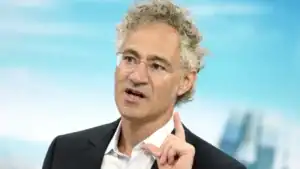 Palantir Surges 20% as Commercial Revenue Soars 149% on Rising Demand for AI Sovereignty