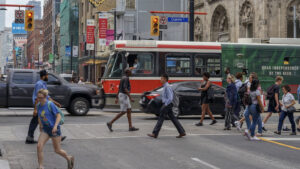 Canada Job Market Shifts: Graduates Struggle as High Salaries Disappear