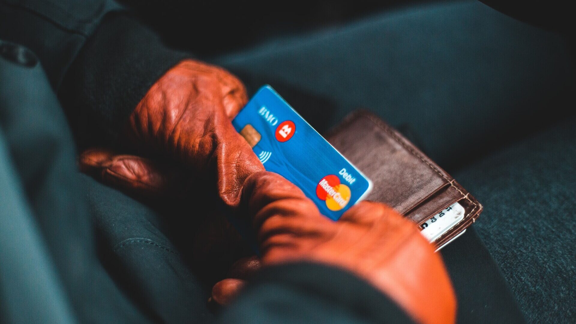 Read more about the article Credit Card Identity Fraud Rises 8% in Canada as Ages 56–65 Become a Key Target | AiF News Bites