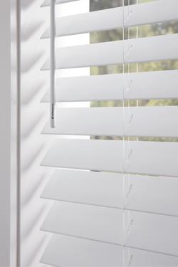 Manual Horizontal Window Blind Operating System
