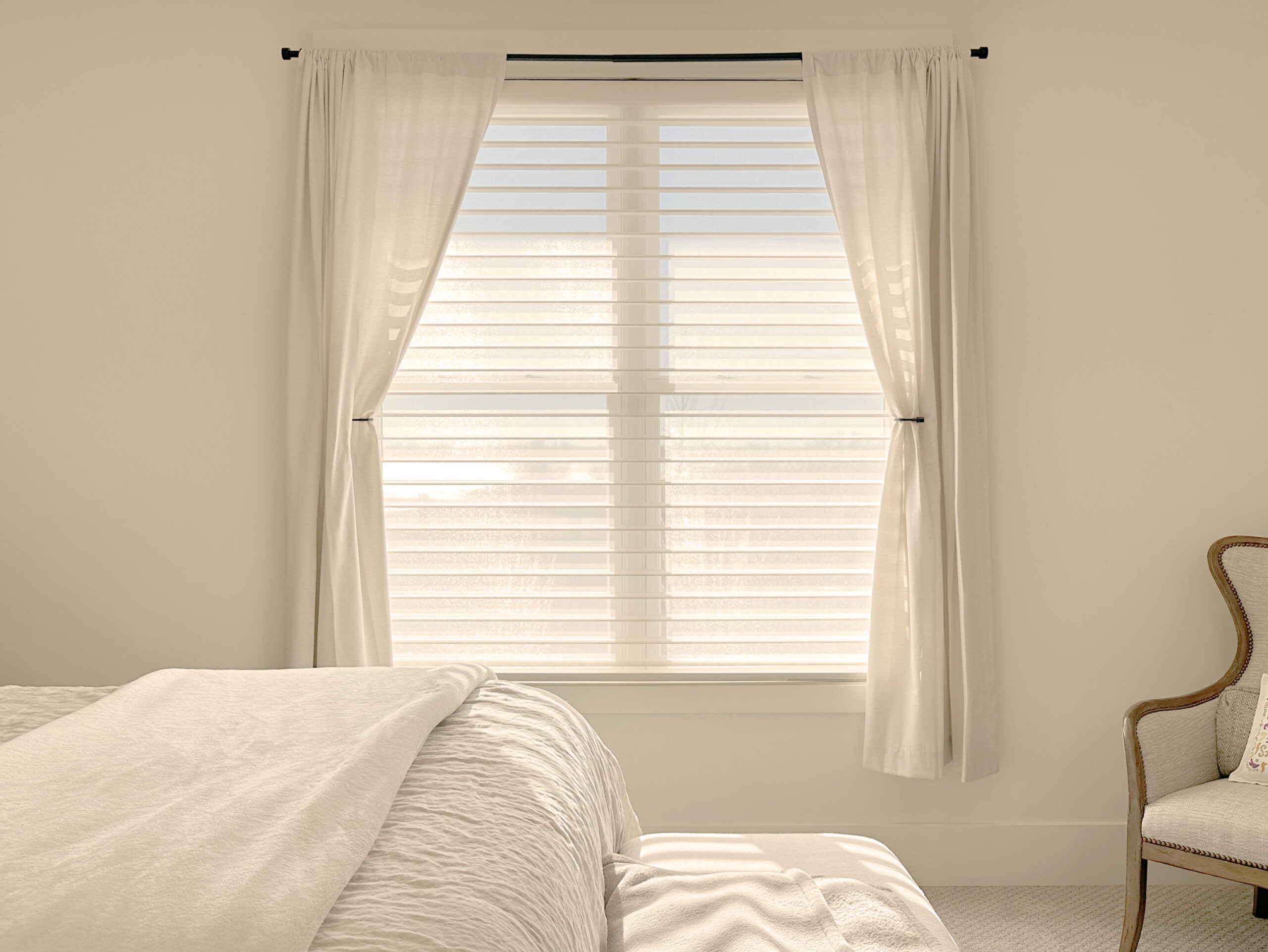 Hunter Douglas Nantucket Sheer Shades with PowerView motorization and light-filtering fabric provide soft light diffusion and effortless control.