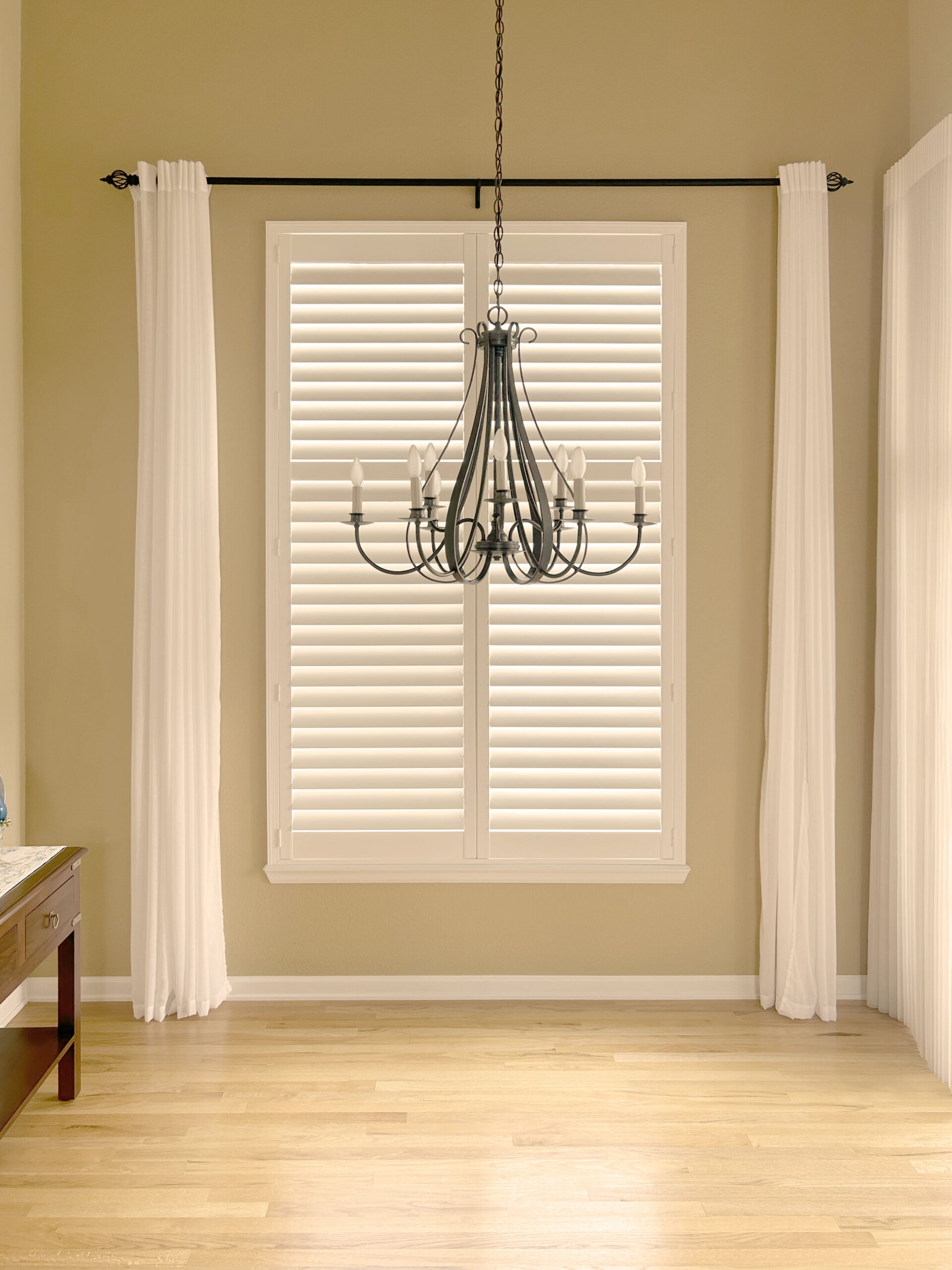 Hunter Douglas Palm Beach Polysatin Shutters with Hidden Tilt system and Z Frame construction deliver durable performance and clean, modern lines.