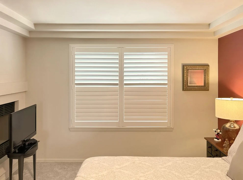 Hunter Douglas NewStyle Hybrid Shutters with Hidden Tilt operation and Z Frame design