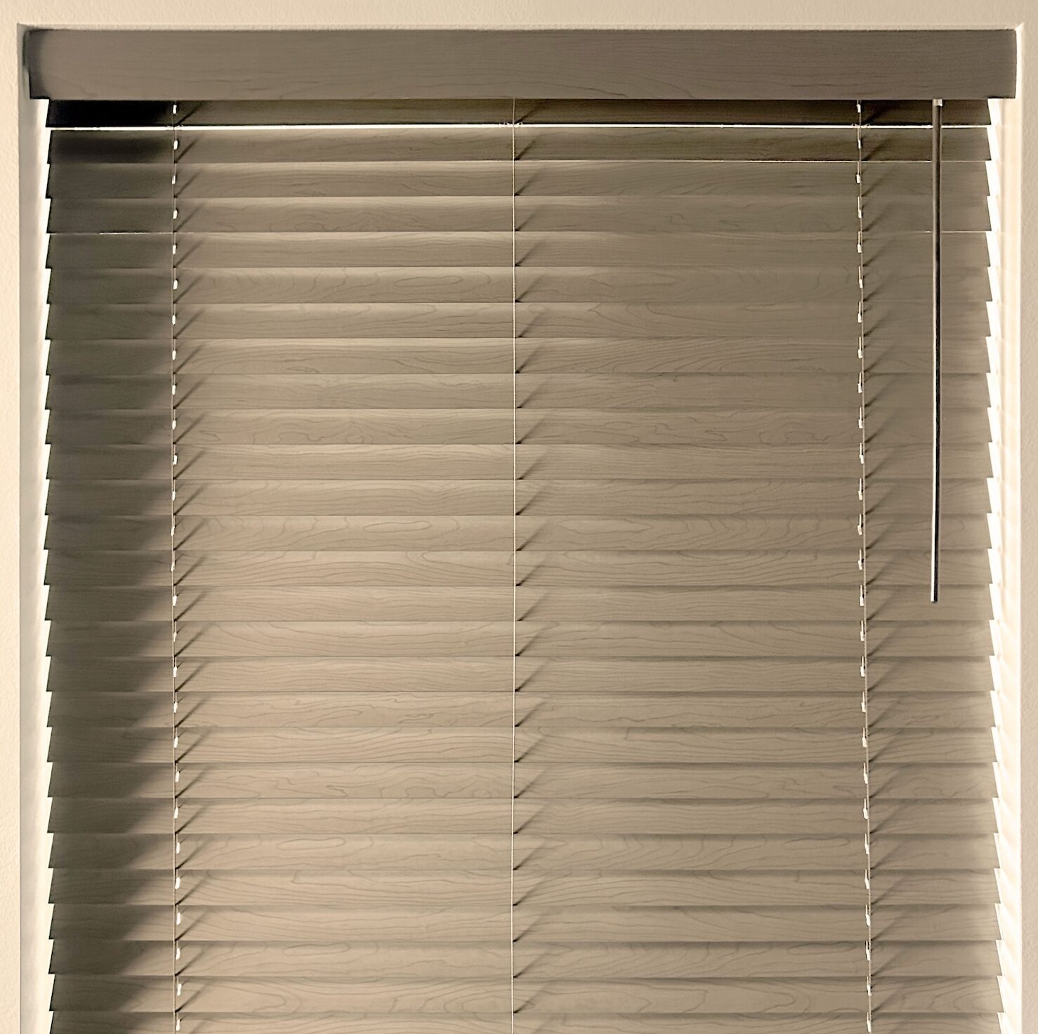 Cordless Hunter Douglas Parkland Natural Wood Blinds installed in Aurora home