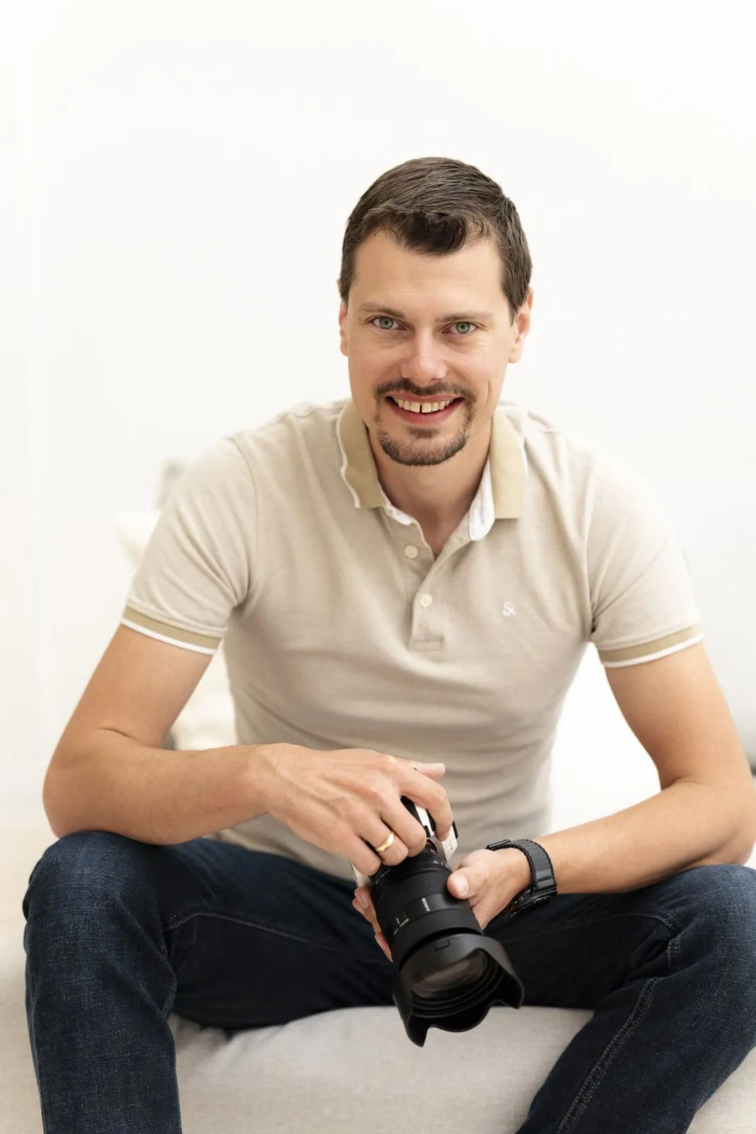 Hochzeitsfotografie, Hochzeitsfotograf, Hochzeitsreportage, Hochzeitsfotos im Regen, fotograf hochzeit in der nähe, Moderne Hochzeitsfotografie, Hochzeitsfotos am Strand, Romantische Hochzeitsfotos Hochzeitsfotos Getting Ready, Authentische Hochzeitsfotos, Hochzeitsfotos am See, Hochzeitsduo, Hochzeitsfotos im Wald, Hochzeitsfotos Brautpaar, Hochzeitsfotos im Schloss, Emotionale Hochzeitsfotos, hochzeitsreportage fotograf, Fotografen duo, Fotografen team, Hochzeitsfotografen paar, Getting Ready, First Look, Brautpaarshooting, Gruppenfotos, Gästebilder, Empfang, Hochzeitstorte, Ehrentanz, Hochzeitsspiele, Hochzeitssuppe, Hochzeitsessen, Hochzeitsfotograf Hamburg, Hochzeitsfotograf Hannover, Hochzeitsfotograf Münster, Hochzeitsfotograf Bremen, Hochzeitsfotograf Oldenburg, Hochzeitsfotograf Osnabrück, Hochzeitsfotograf Achim, Hochzeitsfotograf Harz, Hochzeitsfotograf Niedersachsen