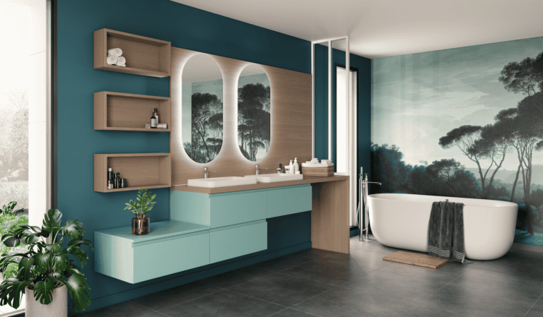 Cette salle de bain respire la sérénité grâce à une combinaison de couleurs apaisantes et un design sophistiqué. Les meubles suspendus en finition aigue-marine ajoutent une touche de modernité, tandis que le plan en teck de Birmanie apporte chaleur et élégance. Le miroir rétroéclairé double accentue la luminosité de l’espace, mettant en valeur le mur décoratif qui invite à l’évasion. La baignoire îlot, située près de la grande baie vitrée, permet de profiter de la lumière naturelle tout en offrant un confort optimal. Un aménagement idéal pour un espace de bien-être raffiné et fonctionnel.